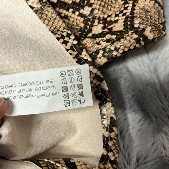 Zara Faux Leather Snake Print Shirt Size Large - Picture 11 of 11
